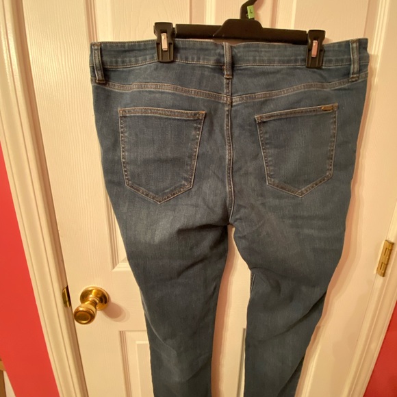 MATILDA JANE Sz 16 ladies jeans. NWT Length is 28! Stretchy straight legs! - Picture 2 of 5
